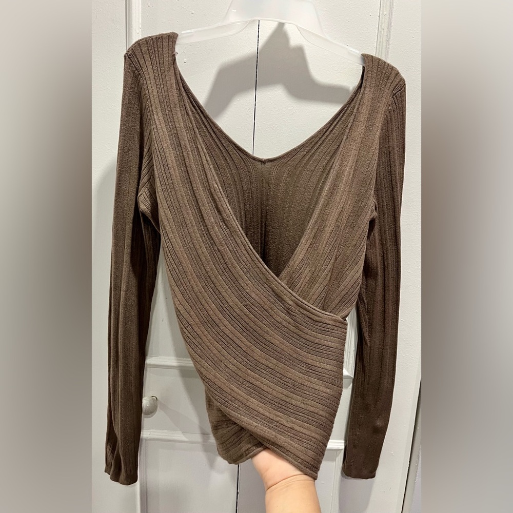 Guess REVERSIBLE Sweater 🤎